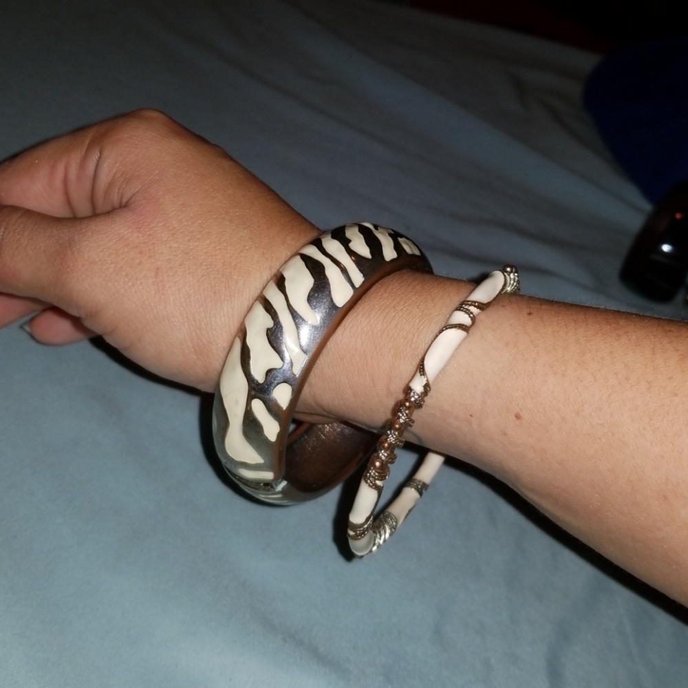 Bangle bracelets - Picture 2 of 6
